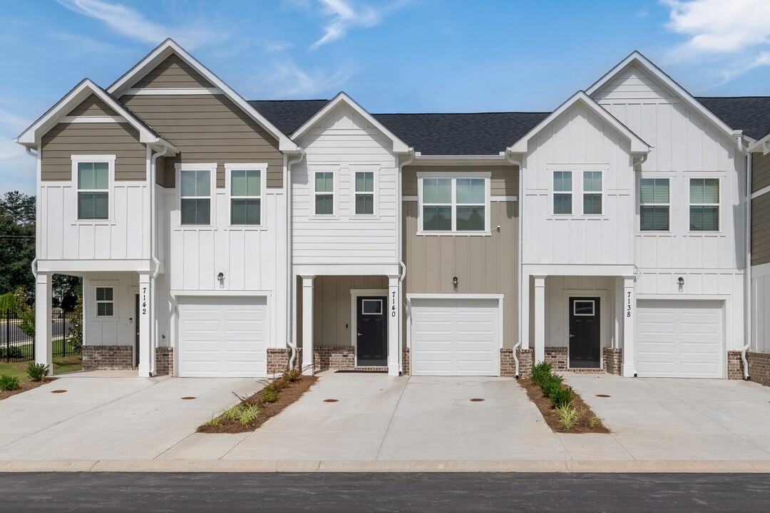 South Pine in Union City, GA - Foto de edificio