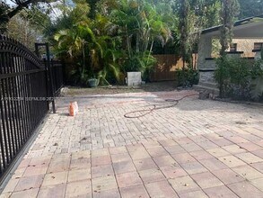 10 NE 59th St in Miami, FL - Building Photo - Building Photo