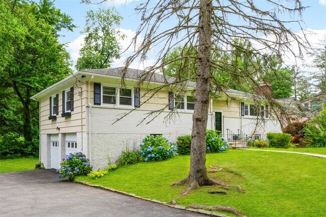 50 Puritan Dr in Scarsdale, NY - Building Photo - Building Photo