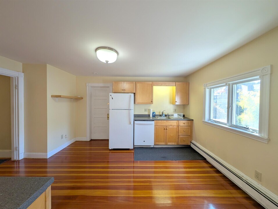 41 Bay State Ave, Unit 3 in Somerville, MA - Foto de edificio