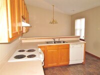 114 Nicole Ct photo'