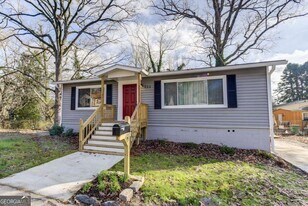 284 Barfield Ave SW in Atlanta, GA - Building Photo