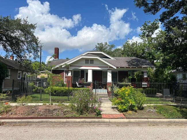 property at 4009 Norhill Blvd