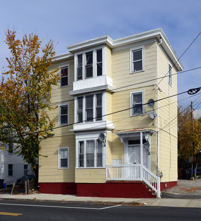 401 Manton Ave in Providence, RI - Building Photo