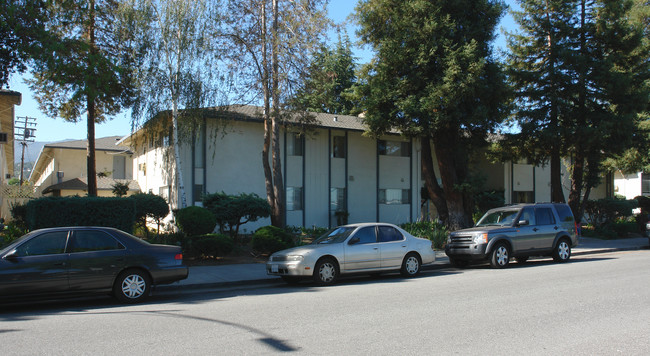 Blossom Hill Garden Apartments in San Jose, CA - Building Photo - Building Photo