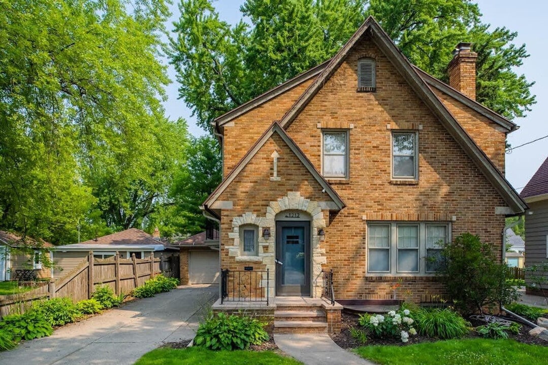 1212 W Winnebago St in Appleton, WI - Building Photo