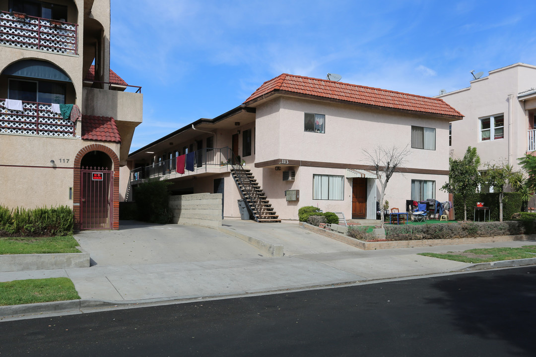 113 S Cedar St in Glendale, CA - Building Photo