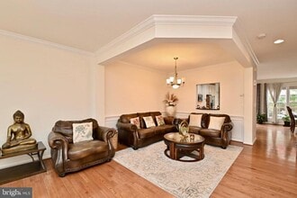 8240 Gunston Commons Way in Lorton, VA - Foto de edificio - Building Photo