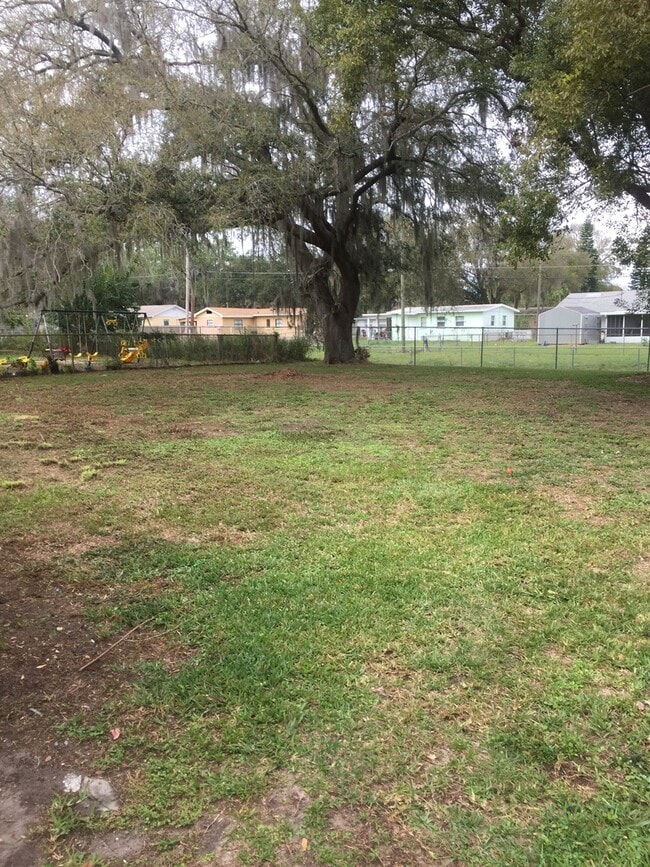 2820 Canal Dr N in Lakeland, FL - Building Photo - Building Photo