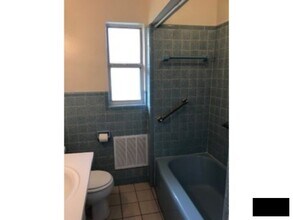 112 Crescent Lake Dr in North Fort Myers, FL - Building Photo - Building Photo