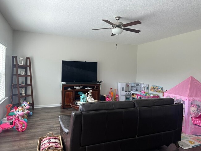 293 Brightleaf Cir in Hinesville, GA - Building Photo - Building Photo