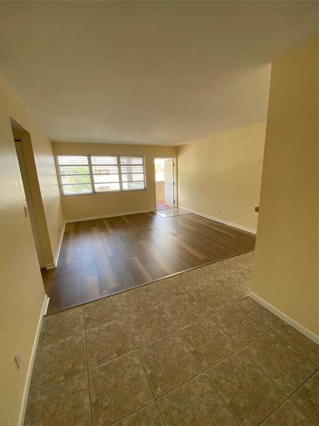 848 Twin Lakes Dr in Coral Springs, FL - Building Photo - Building Photo