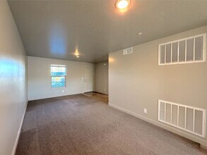 182 Lone Rock Dr in Hurricane, UT - Building Photo - Building Photo