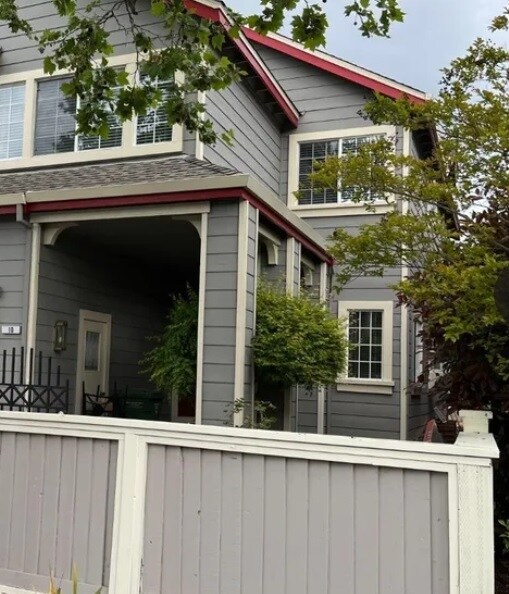 10 Gregory Pl in Larkspur, CA - Building Photo