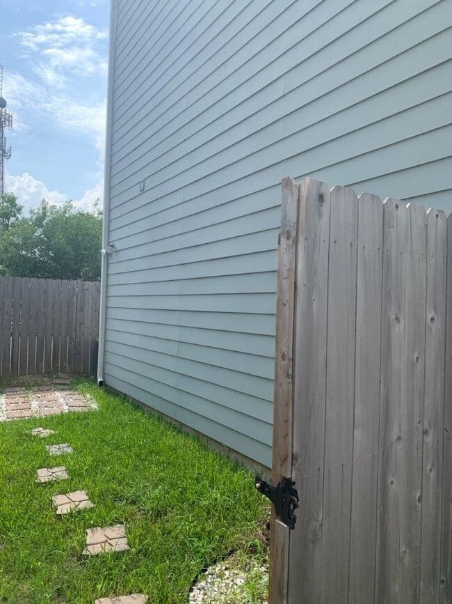 property at 709 Link Rd