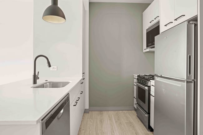 2150 N Elston Ave in Chicago, IL - Building Photo - Building Photo