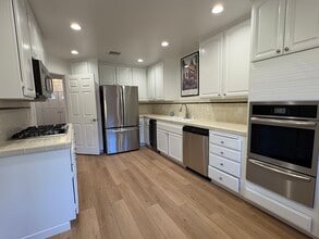 5200 White Oak Ave, Unit 63 in Encino, CA - Foto de edificio - Building Photo