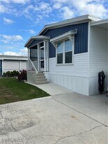 240 Ocean Reef Ln in Naples, FL - Building Photo