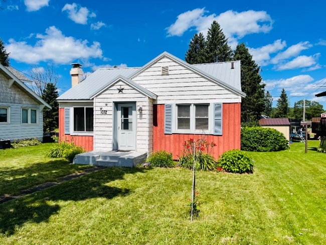 property at 1032 E Cloverland Dr