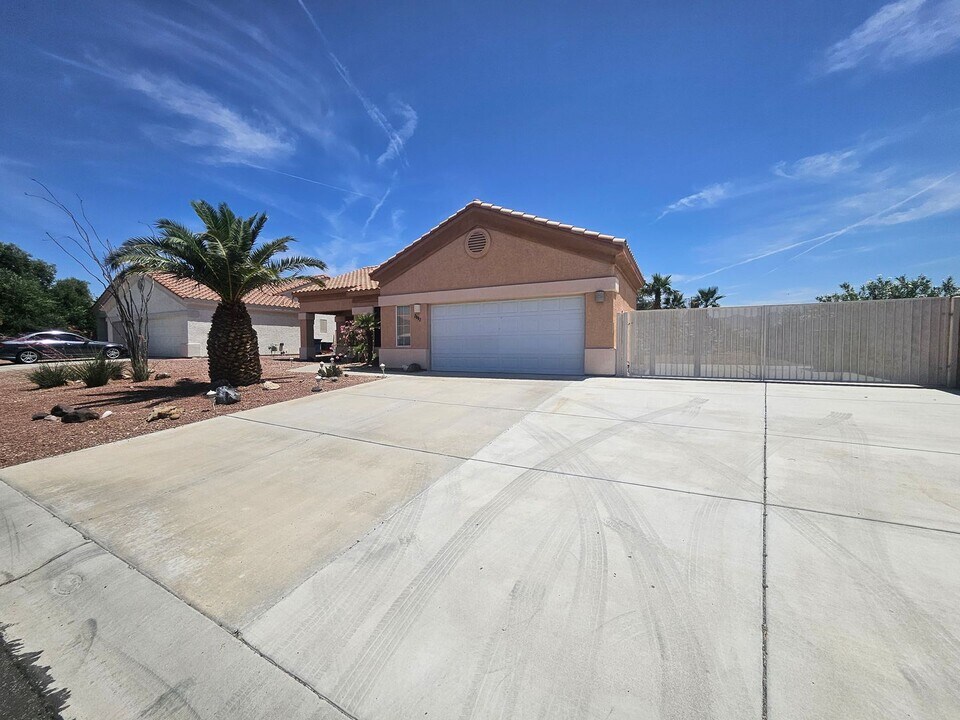 2882 Moonlight Dr in Bullhead City, AZ - Building Photo