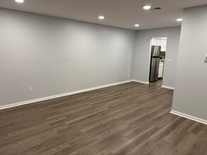 78 Junco Ct, Unit 78 in Three Bridges, NJ - Foto de edificio - Building Photo