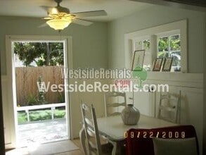 242 Ashland Ave in Santa Monica, CA - Foto de edificio - Building Photo