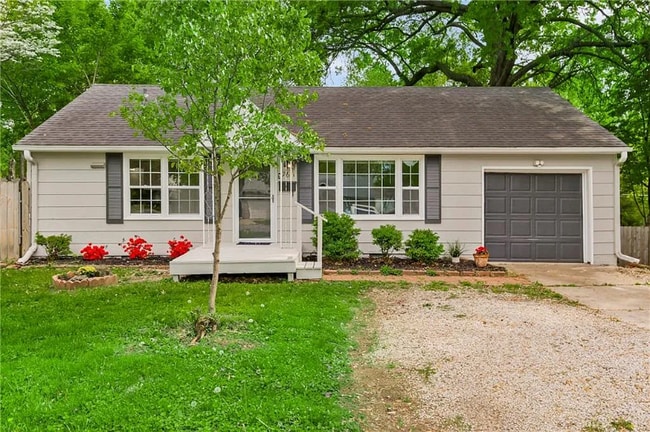 7611 W 65th St in Overland Park, KS - Building Photo - Building Photo