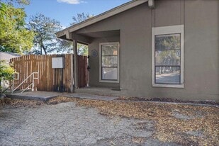 2809 Parker Ln in Austin, TX - Building Photo