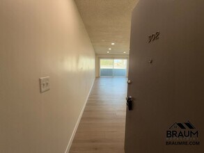 6041 Whitsett Ave in Los Angeles, CA - Building Photo - Building Photo