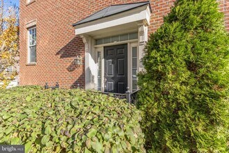 523 Triadelphia Way in Alexandria, VA - Building Photo - Building Photo