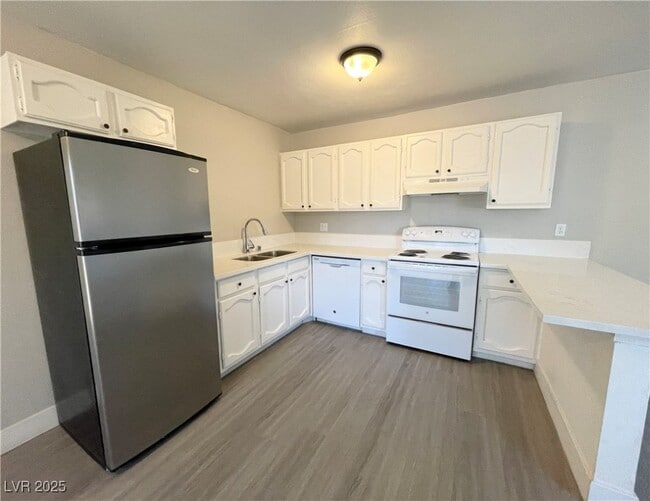 property at 5187 Garden Ln
