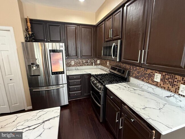 property at 47684 Sandbank Square