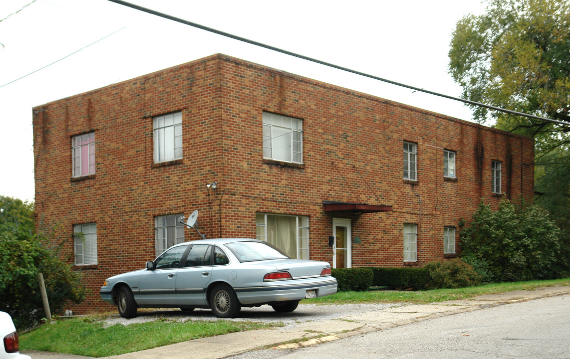 913 Greendale Dr in Charleston, WV - Foto de edificio