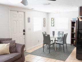 1740 19TH Ave S, Unit Half in St. Petersburg, FL - Building Photo - Building Photo