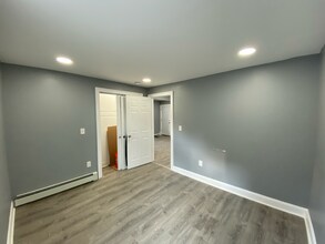 301 Lilac Ln, Unit 1 st floor in Carlstadt, NJ - Foto de edificio - Building Photo