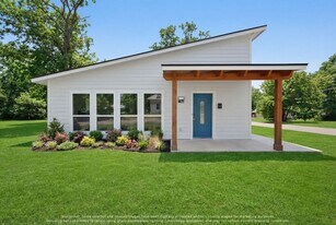 1471 W Kaufman St in Paris, TX - Building Photo