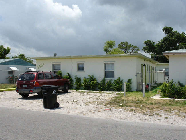 645-647 NW 13th Ter in Fort Lauderdale, FL - Foto de edificio - Building Photo