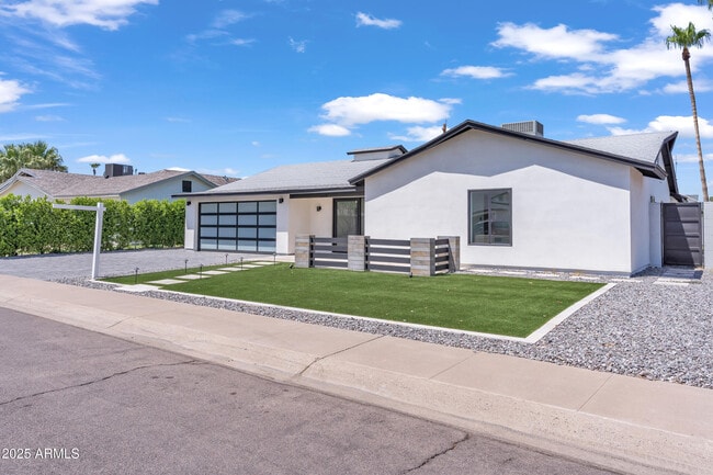 8430 E Fairmount Ave in Scottsdale, AZ - Foto de edificio - Building Photo
