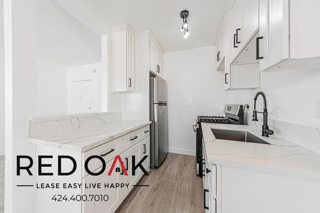 5119 Fountain Ave in Los Angeles, CA - Foto de edificio - Building Photo