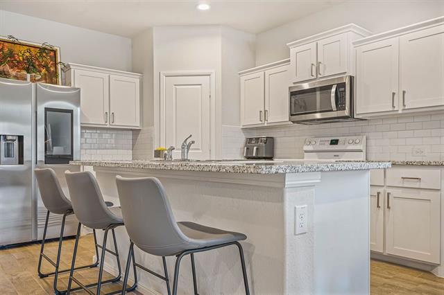 8633 Angel Gardens Dr in Fort Worth, TX - Building Photo