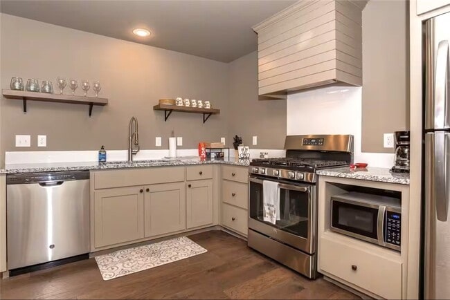 301 NW F St in Bentonville, AR - Building Photo - Building Photo