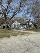 112 W 23rd St in Pittsburg, KS - Building Photo