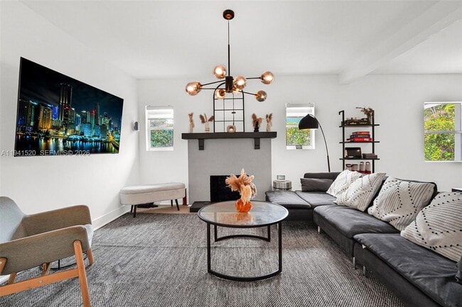 37 NW 47th St in Miami, FL - Foto de edificio - Building Photo