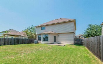 1736 Bayland St in Round Rock, TX - Building Photo - Building Photo