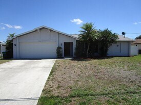 1814 SE 4th St in Cape Coral, FL - Building Photo