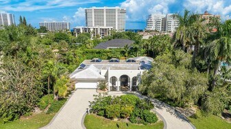 2100 Cocoanut Rd in Boca Raton, FL - Building Photo
