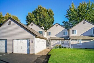 7254 SE Thiessen Rd in Milwaukie, OR - Building Photo - Building Photo
