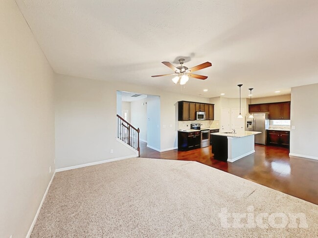 1637 Robindale Dr in Nashville, TN - Foto de edificio - Building Photo