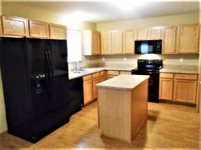 2271 Landcrest Dr in Lancaster, OH - Building Photo - Building Photo