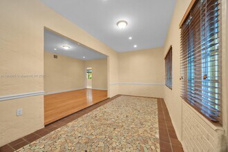 46 Montilla Ave in Coral Gables, FL - Building Photo - Building Photo